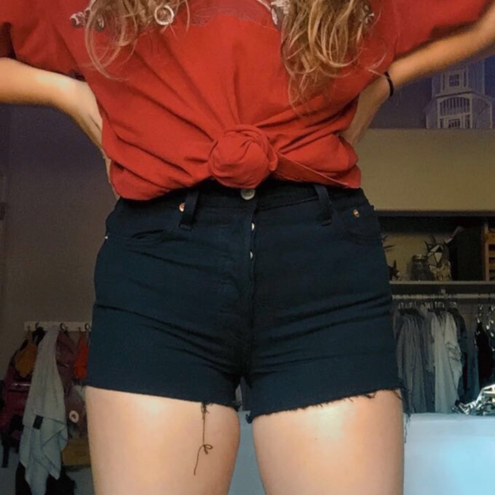 black Levi’s 501 shorts